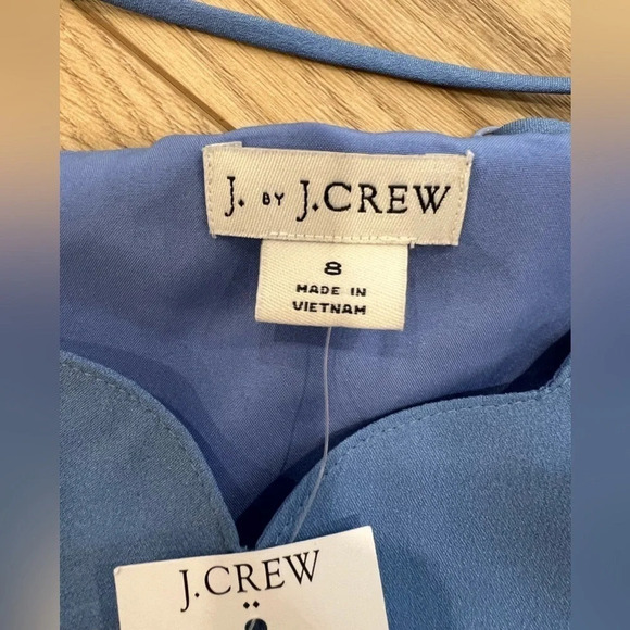 J crew NWT Scalloped Cami Top
Size 8
Pit to pit 18 3/4”
Length 25” - Picture 8 of 8